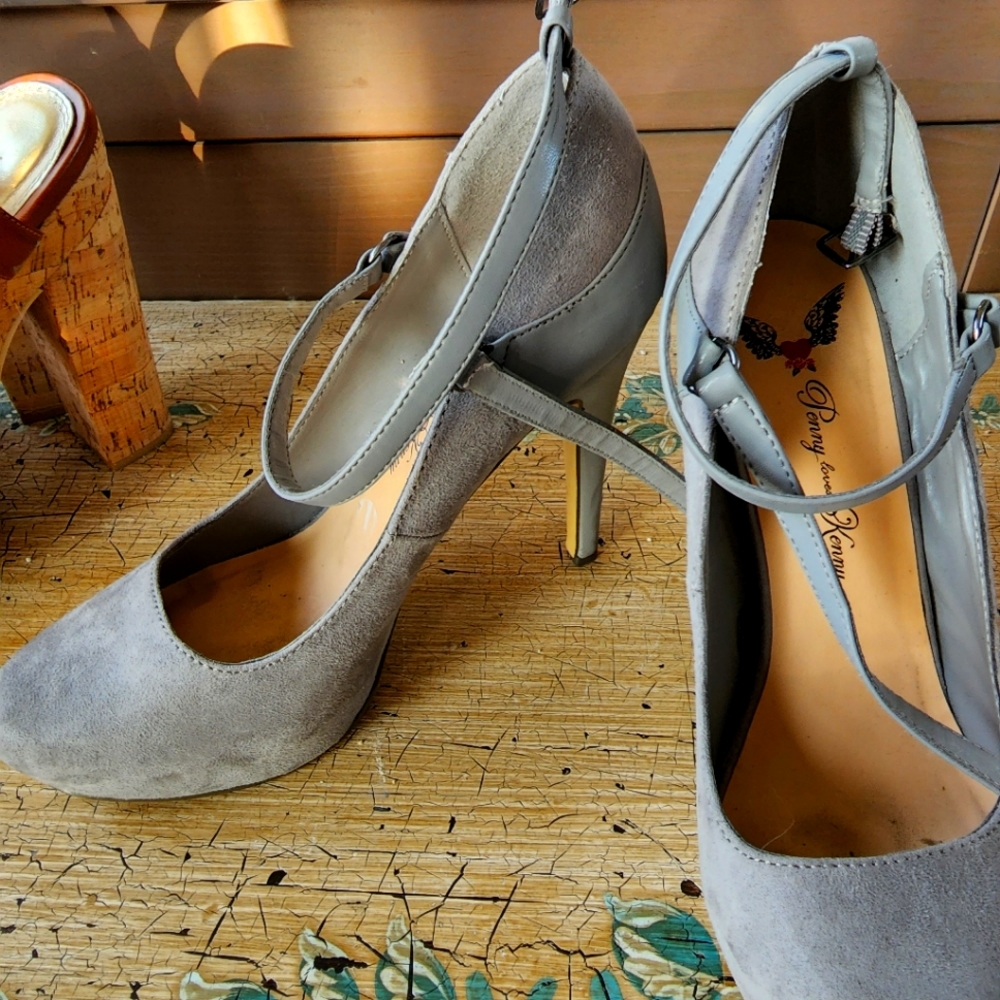 Penny loves Kenny heels